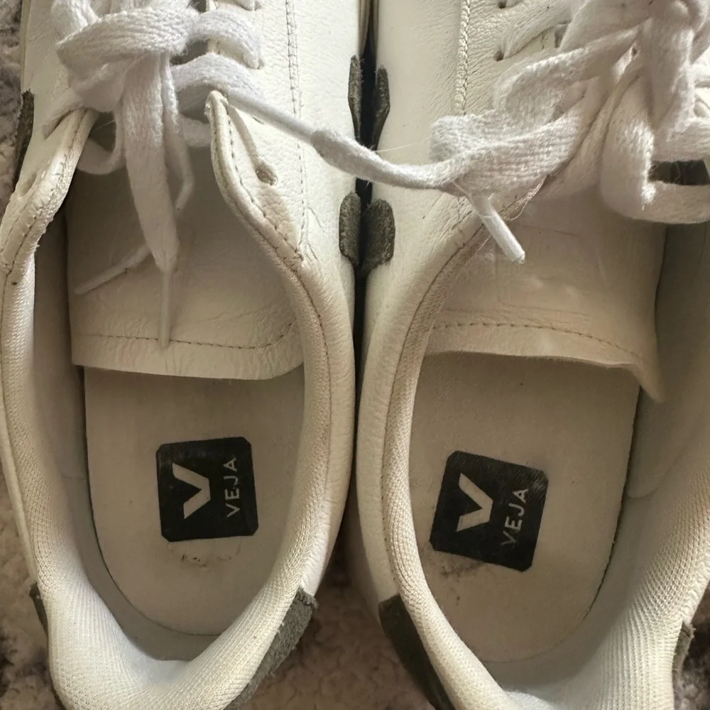 Veja Campo Leather w/Suede Detail in Khaki - Picture 6 of 8